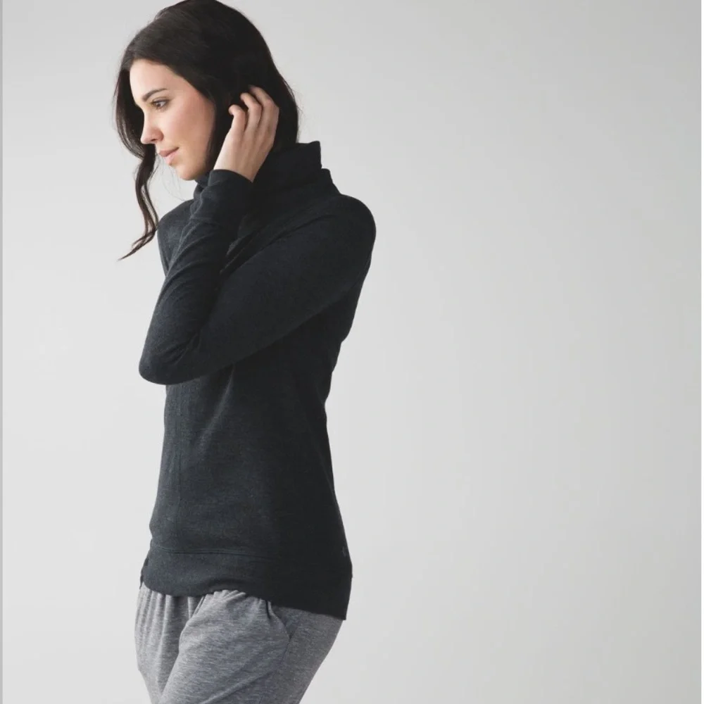 lululemon In A Cinch Long Sleeve Tee Reversible Pullover‎ Gray Stripes